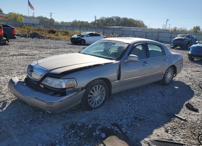 Vehicle Report for VIN 1LNHM82W13Y645426 - Image 1