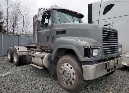 Vehicle Report for VIN 1M2AA18Y01W136513 - Image 1