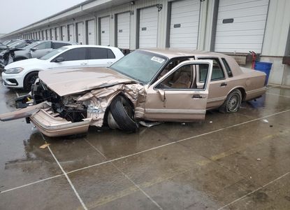 Vehicle Report for VIN 1LNLM82WXTY601239 - Image 1