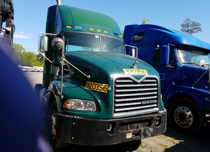 تقرير المركبة لـ VIN 1M1AW01XXDM005283 - الصورة 1