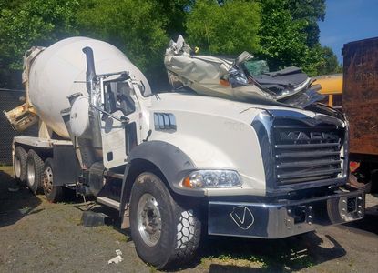 تقرير المركبة لـ VIN 1M2AX13C2HM037112 - الصورة 1