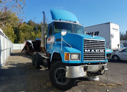 تقرير المركبة لـ VIN 1M1AA12Y1YW128833 - الصورة 1