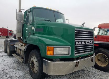 Отчет о транспортном средстве для VIN 1M1AA14Y0YW122843 - изображение 1