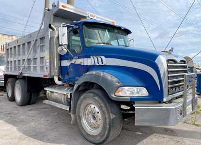 Fahrzeugbericht für VIN 1M2AL02C27M005508 – Bild 1