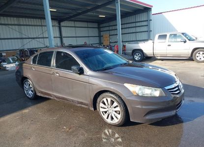 Raport pojazdu dla VIN 1HGCP2F80BA056133 - Obraz 1