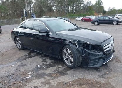 Отчет о транспортном средстве для VIN W1KZF8DB4LA813488 - изображение 1