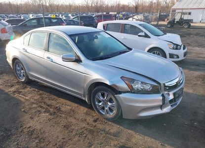 Informe del vehículo para VIN 1HGCP2F61CA098150 - Imagen 1