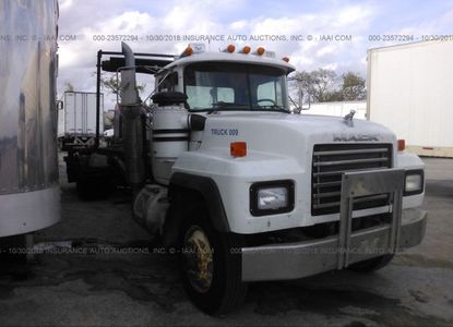 Raport pojazdu dla VIN 1M2P267CXYM052604 - Obraz 1