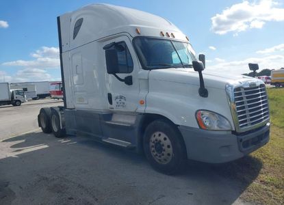 Informe del vehículo para VIN 3AKJGLDR3JSHV1572 - Imagen 1