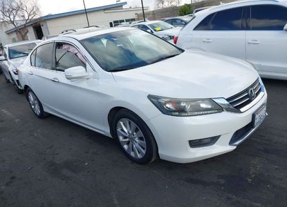 Raport pojazdu dla VIN 1HGCR2F84FA174105 - Obraz 1