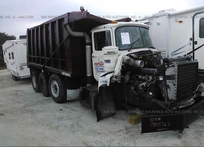 Fahrzeugbericht für VIN 1M2B221C9YM027253 – Bild 1