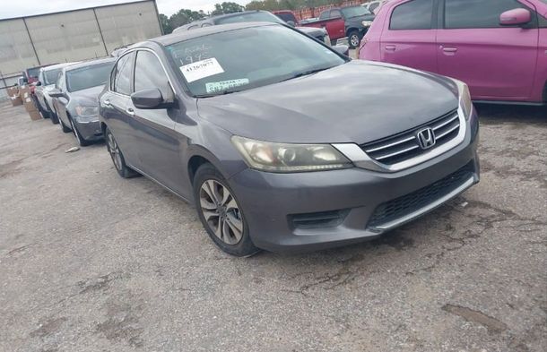 Raport pojazdu dla VIN 1HGCR2F31EA261995 - Obraz 1