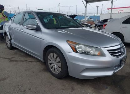 Informe del vehículo para VIN 1HGCP2F37CA168935 - Imagen 1