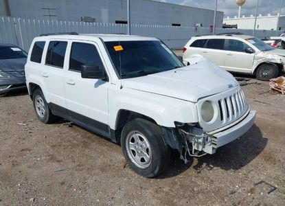 Raport pojazdu dla VIN 1C4NJPBA8ED772974 - Obraz 1