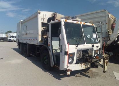 تقرير المركبة لـ VIN 1M2AU02C2CM006147 - الصورة 1