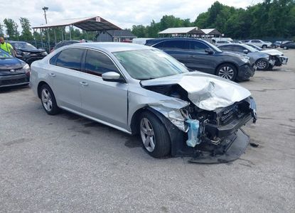 Informe del vehículo para VIN 1VWBP7A38DC123553 - Imagen 1