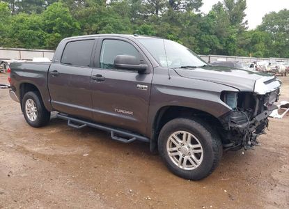 Vehicle Report for VIN 5TFDW5F12GX558883 - Image 1