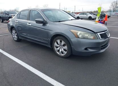 Informe del vehículo para VIN 1HGCP3F88AA028844 - Imagen 1