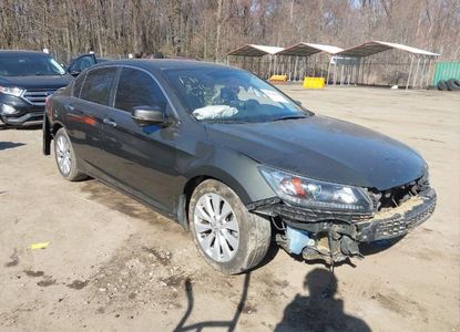 Informe del vehículo para VIN 1HGCR2F70FA031532 - Imagen 1