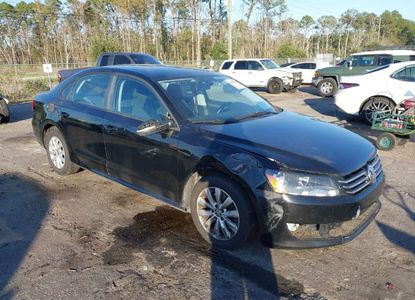 Vehicle Report for VIN 1VWAP7A3XDC005323 - Image 1