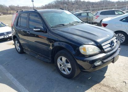 Raport vehicul pentru VIN 4JGAB57E85A533157 - Imaginea 1