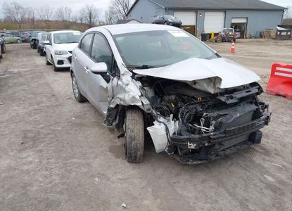 Informe del vehículo para VIN KNADM5A34E6338174 - Imagen 1