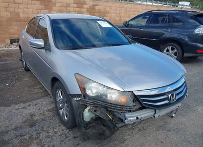 Informe del vehículo para VIN 1HGCP2F65CA079794 - Imagen 1