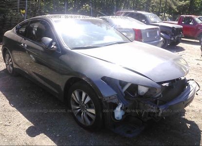 Informe del vehículo para VIN 1HGCS12718A004637 - Imagen 1