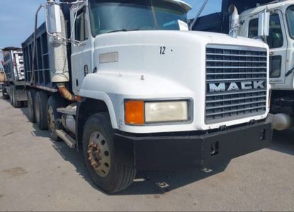 Отчет о транспортном средстве для VIN 1M1AA12Y2XW112428 - изображение 1