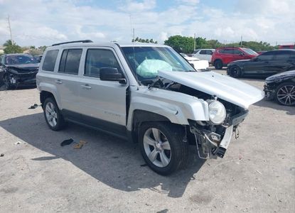 Informe del vehículo para VIN 1C4NJPFA1DD260398 - Imagen 1