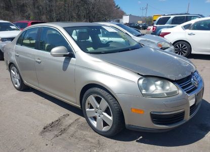 Informe del vehículo para VIN 3VWSG71KX5M608221 - Imagen 1