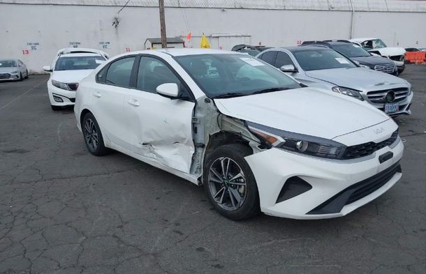 Raport pojazdu dla VIN 3KPF24AD0PE637615 - Obraz 1