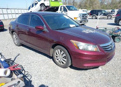 Informe del vehículo para VIN 1HGCP2F30CA040570 - Imagen 1