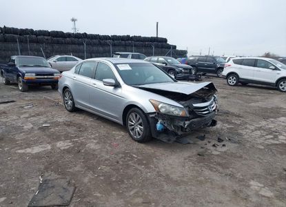 Informe del vehículo para VIN 1HGCP2F76CA162577 - Imagen 1