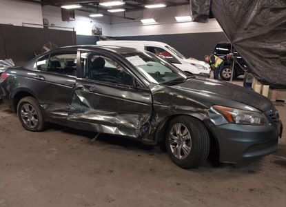 Informe del vehículo para VIN 1HGCP2F60CA052213 - Imagen 1