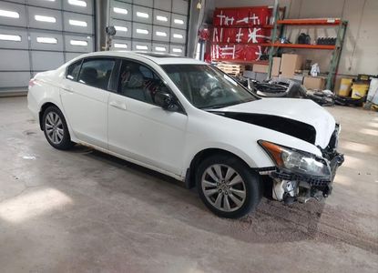 Informe del vehículo para VIN 1HGCP2F86CA045428 - Imagen 1