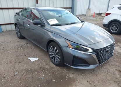 Vehicle Report for VIN 1N4BL4DW7SN351134 - Image 1