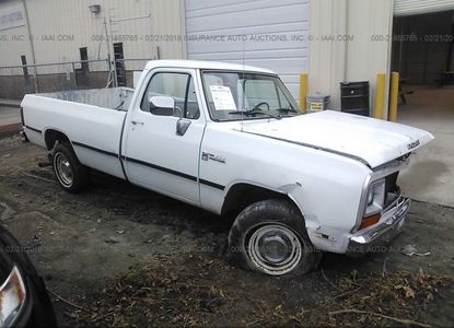 Fahrzeugbericht für VIN 1B7GD14X8JS707790 – Bild 1