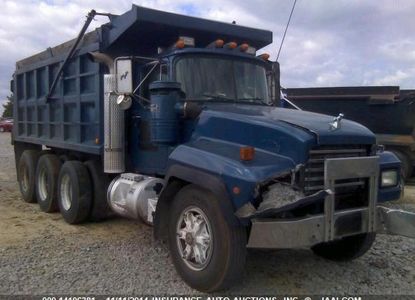 Fahrzeugbericht für VIN 1M2P267C6VM033298 – Bild 1