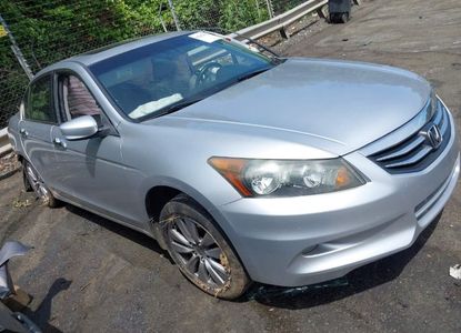 Raport pojazdu dla VIN 1HGCP3F86CA008241 - Obraz 1