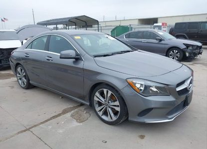 Informe del vehículo para VIN WDDSJ4EB6KN757732 - Imagen 1