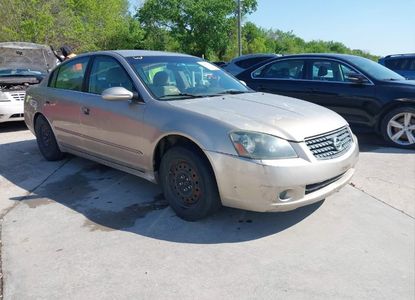 Vehicle Report for VIN 1N4AL11D75C233999 - Image 1