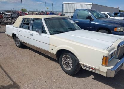 Informe del vehículo para VIN 1LNBM82F0JY831820 - Imagen 1