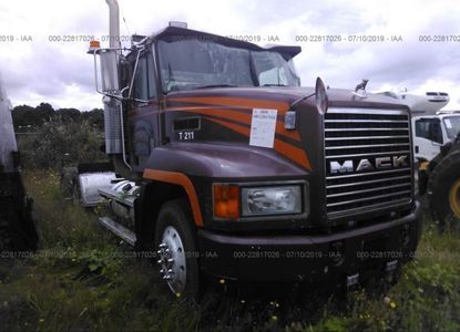 Informe del vehículo para VIN 1M1AA18Y3SW050490 - Imagen 1