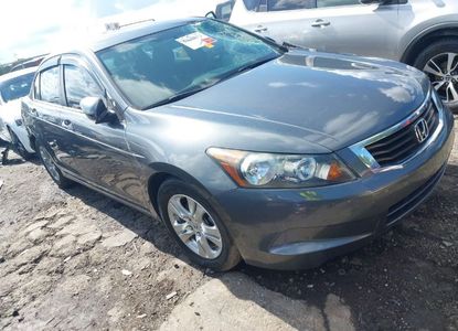 Informe del vehículo para VIN 1HGCP2F32AA082297 - Imagen 1