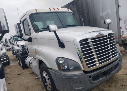 Vehicle Report for VIN 1FUGGEDV7KLKH2015 - Image 1