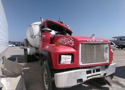 تقرير المركبة لـ VIN 1M2P264C4YM029890 - الصورة 1