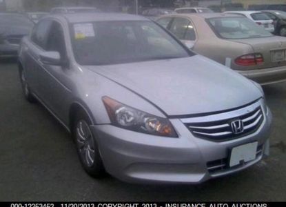 Raport pojazdu dla VIN 1HGCP2F3XBA102894 - Obraz 1