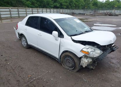 Raport pojazdu dla VIN 3N1BC1AP8BL444298 - Obraz 1