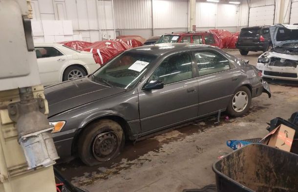 Raport pojazdu dla VIN 4T1BG22K1WU856371 - Obraz 1